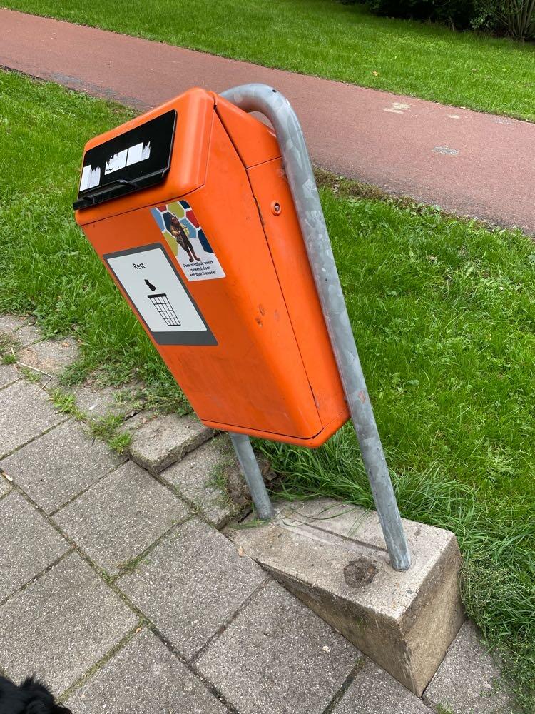Foto bij melding 5607711 · Straatmeubilair, Verkeersborden etc