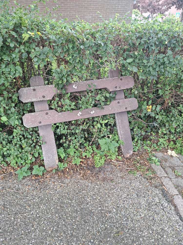 Foto bij melding 5629430 · Speeltoestellen en Straatmeubilair
