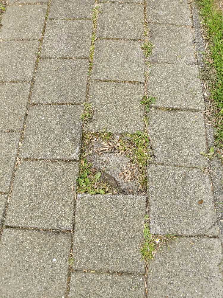 Foto bij melding 5041867 · Wegen, fietspaden, en stoepen