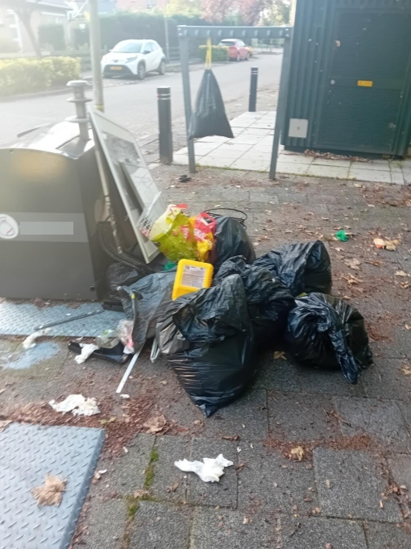 Foto bij melding 5573297 · Afval