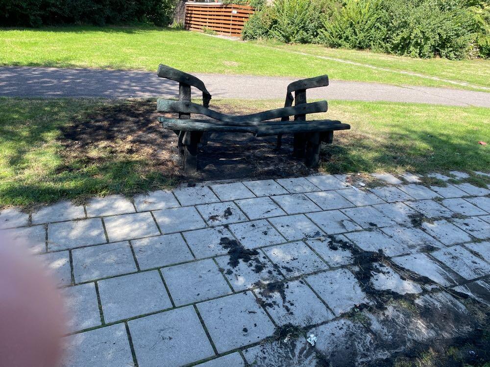 Foto bij melding 5497904 · Straatmeubilair, Verkeersborden etc