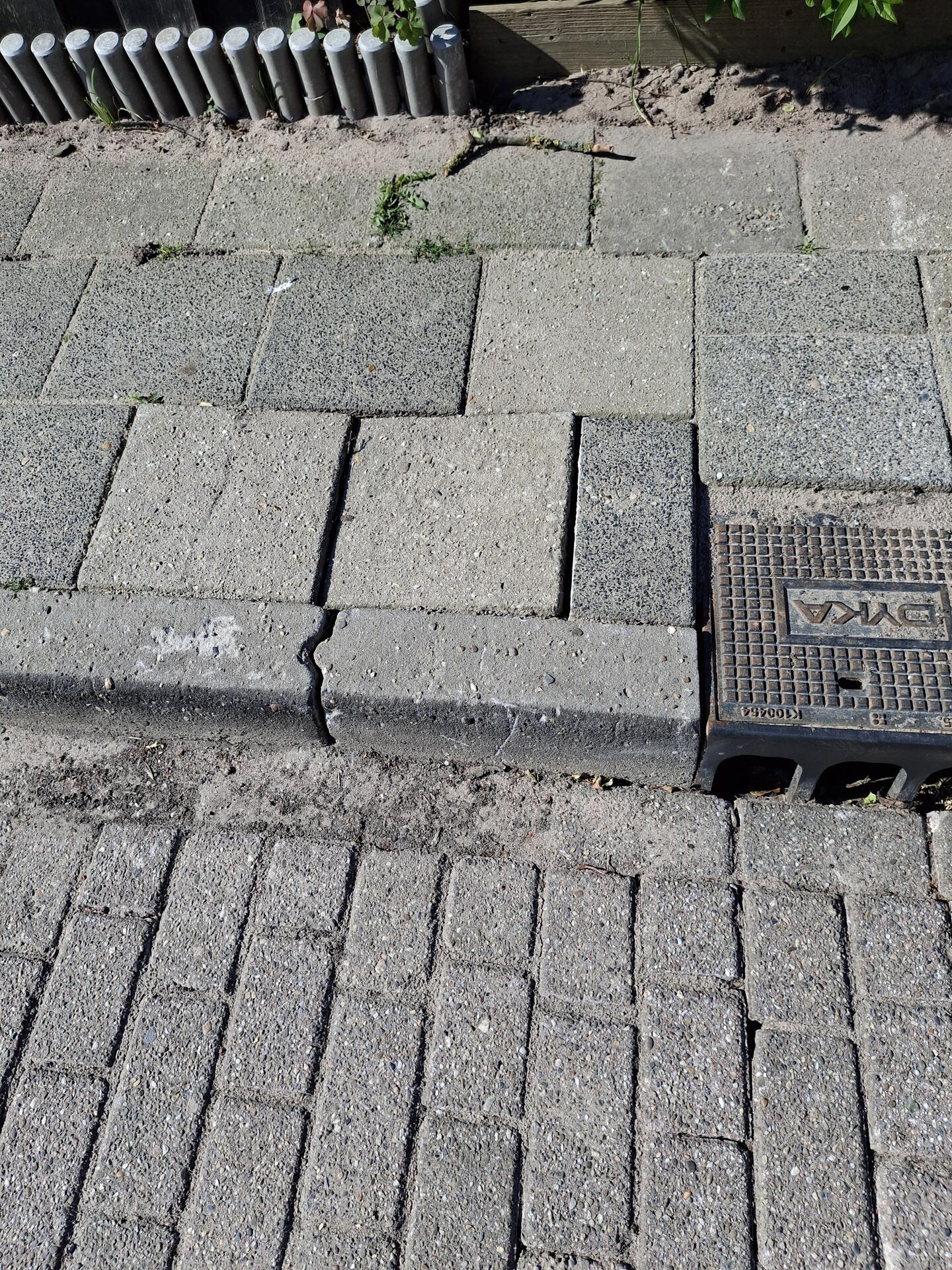 Foto bij melding 5089149 · Wegen, fietspaden, en stoepen