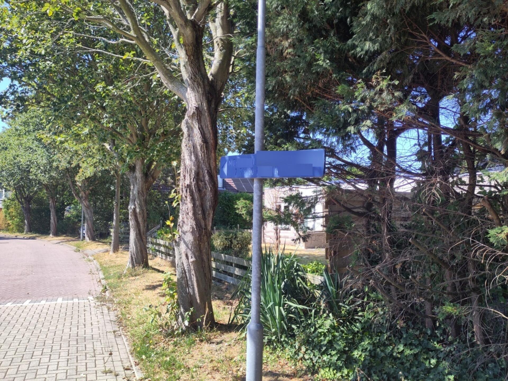 Foto bij melding 5459320 · Straatmeubilair, Verkeersborden etc
