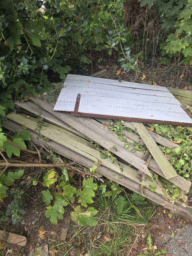 Foto bij melding 5591875 · Afval