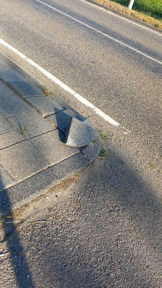 Foto bij melding 5543824 · Wegen, fietspaden, en stoepen