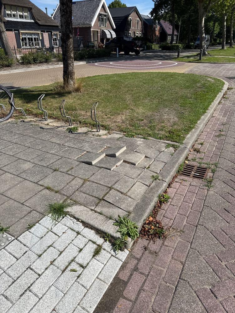 Foto bij melding 5504447 · Wegen, fietspaden, en stoepen