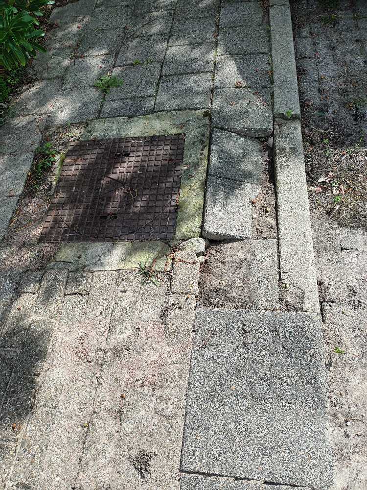 Foto bij melding 5573832 · Wegen, fietspaden, en stoepen