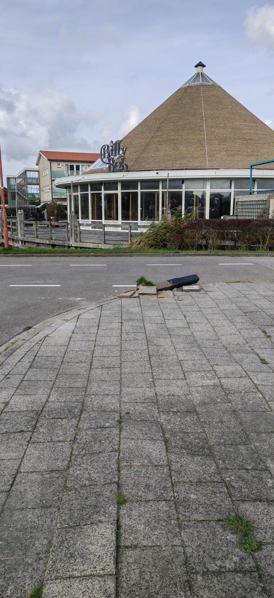 Foto bij melding 5650390 · Straatmeubilair, Verkeersborden etc