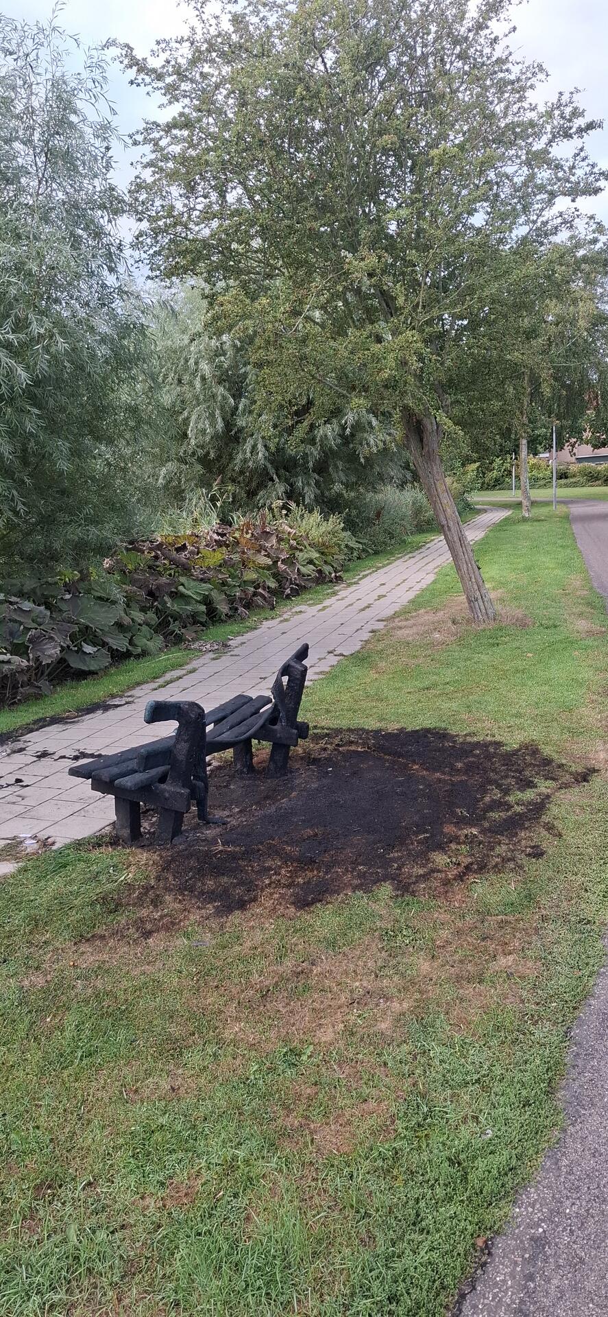 Foto bij melding 5498393 · Straatmeubilair, Verkeersborden etc