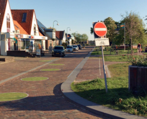 Foto bij melding 5524895 · Straatmeubilair, Verkeersborden etc