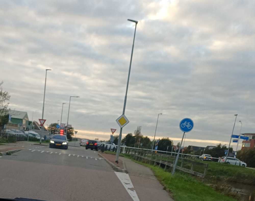 Foto bij melding 5694052 · Straatmeubilair, Verkeersborden etc