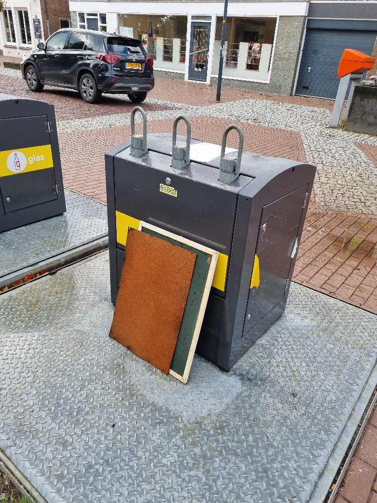 Foto bij melding 5679561 · Afval