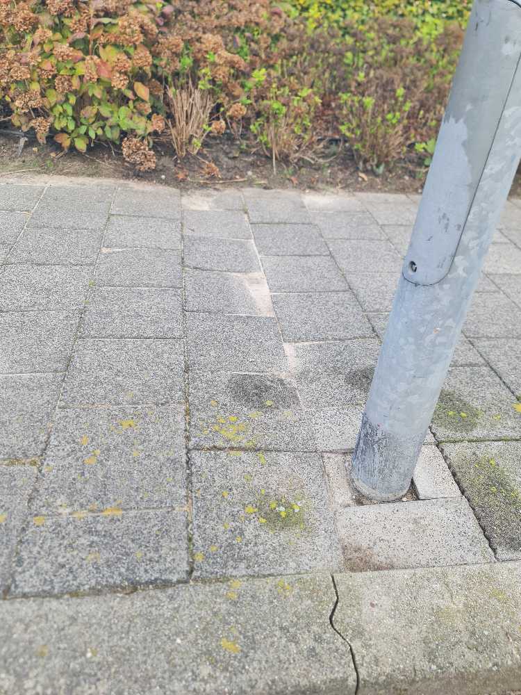 Foto bij melding 5573952 · Wegen, fietspaden, en stoepen