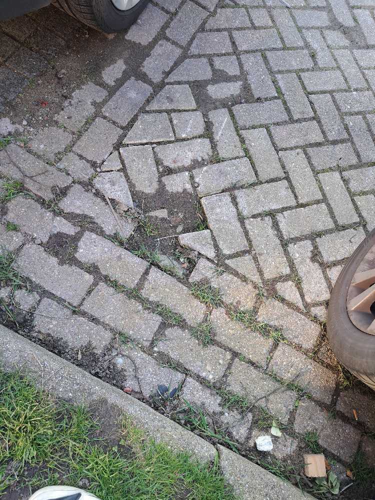 Foto bij melding 5085128 · Wegen, fietspaden, en stoepen