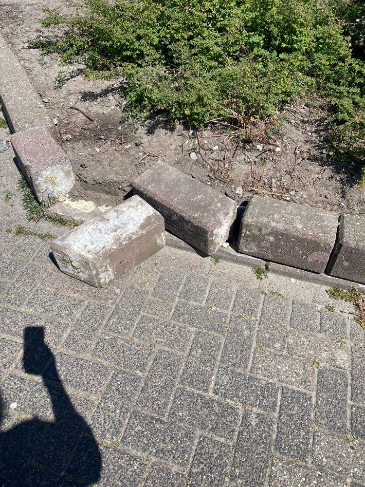Foto bij melding 5087244 · Straatmeubilair, Verkeersborden etc