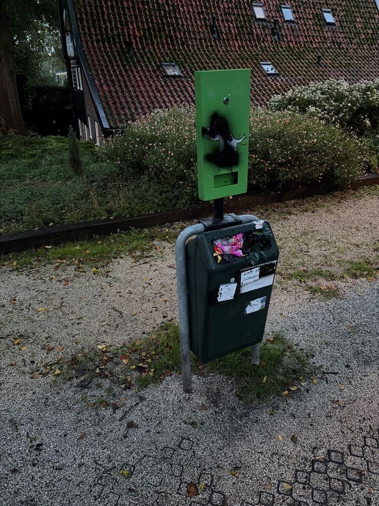 Foto bij melding 5631892 · Afval/Hondenpoep/Ongedierte/Dode dieren