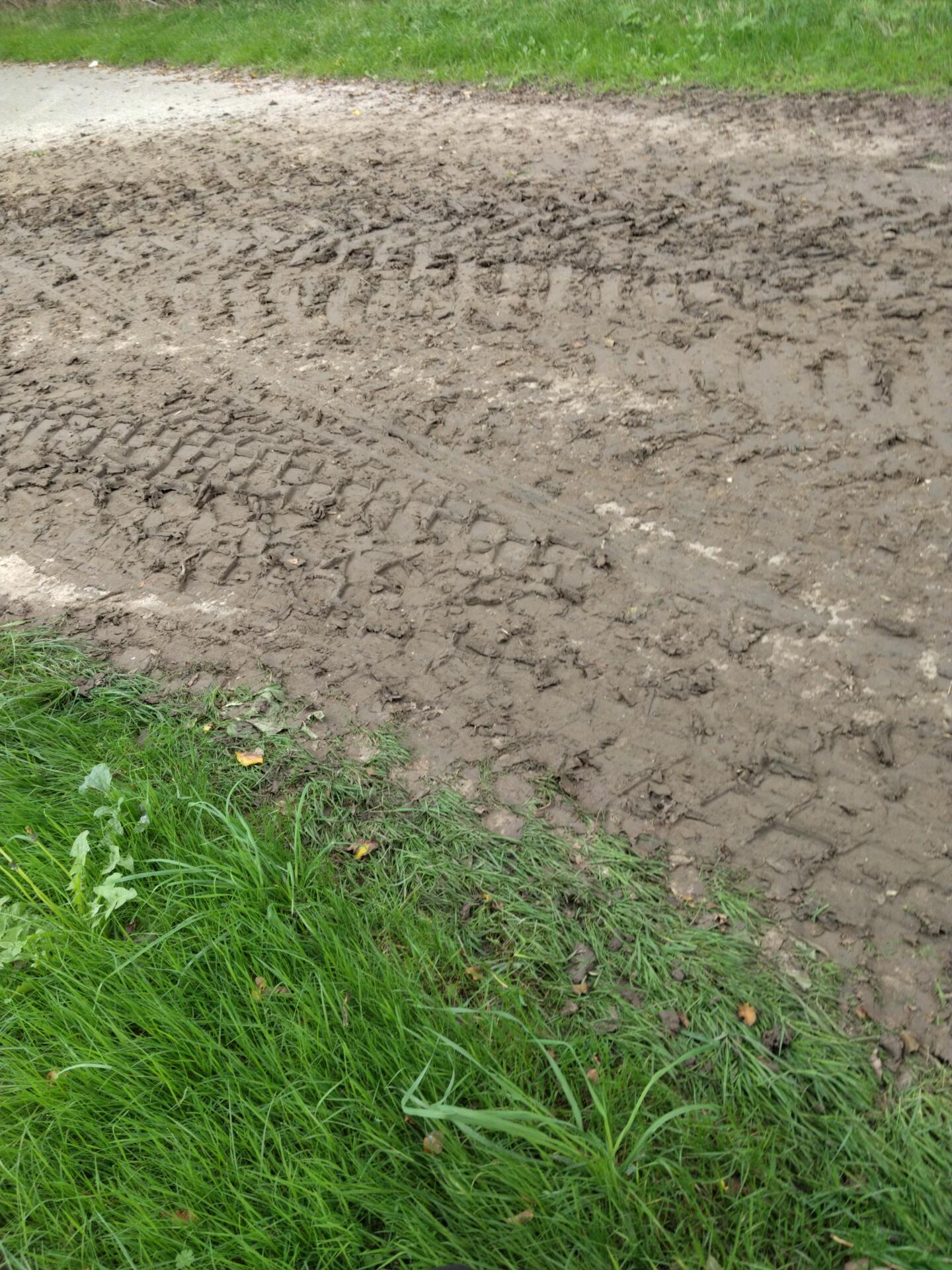 Foto bij melding 5613623 · Wegen, fietspaden, en stoepen