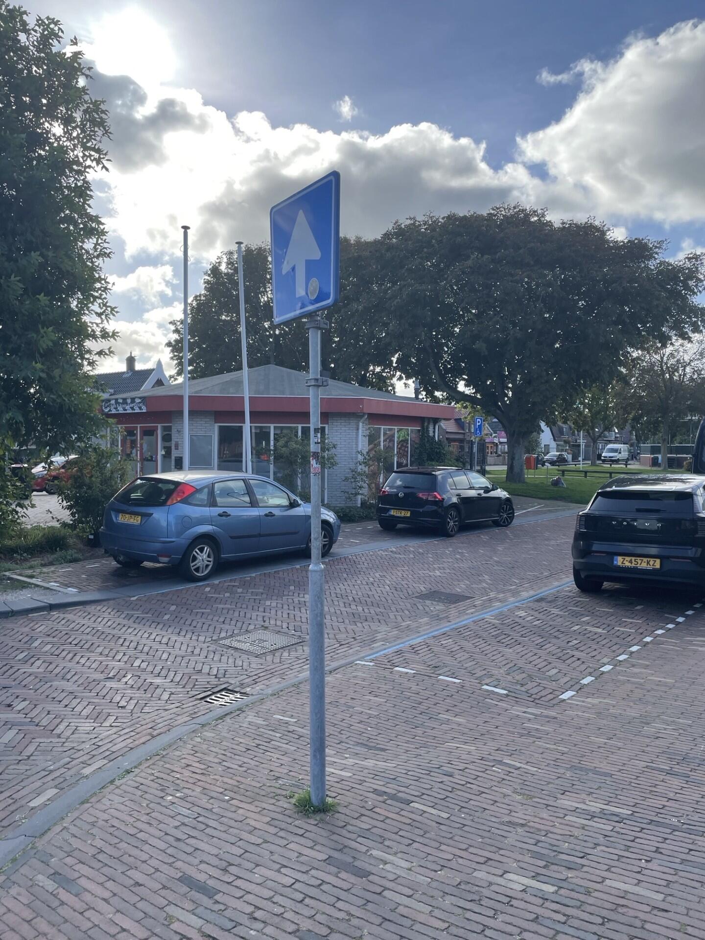 Foto bij melding 5603134 · Straatmeubilair, Verkeersborden etc