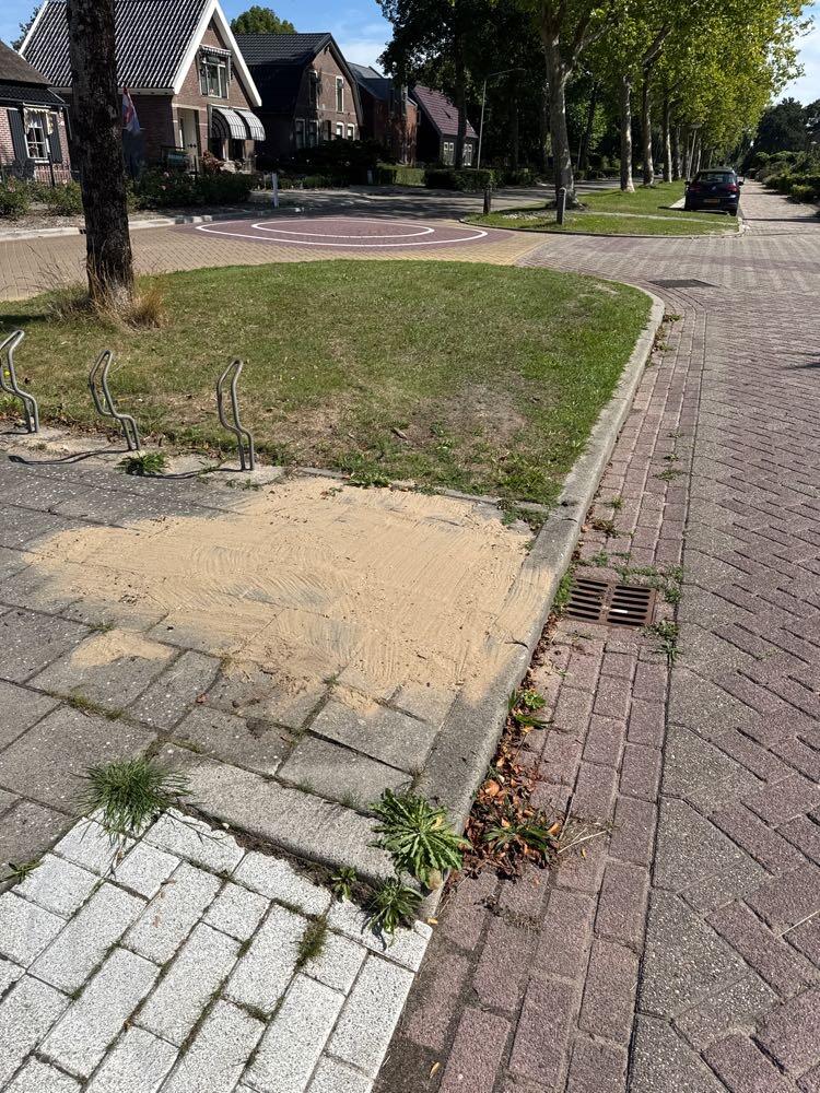 Foto bij melding 5504447 · Wegen, fietspaden, en stoepen