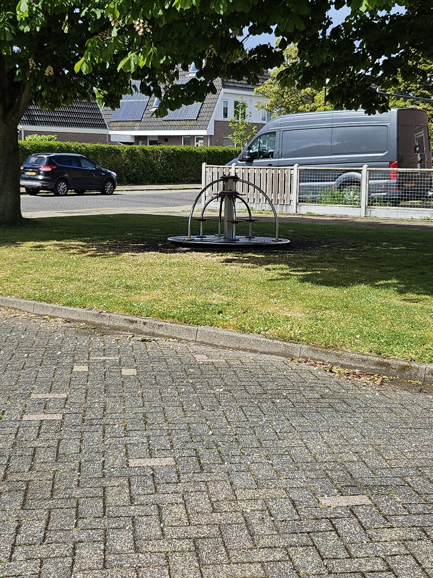 Foto bij melding 5105343 · Straatmeubilair, Verkeersborden etc