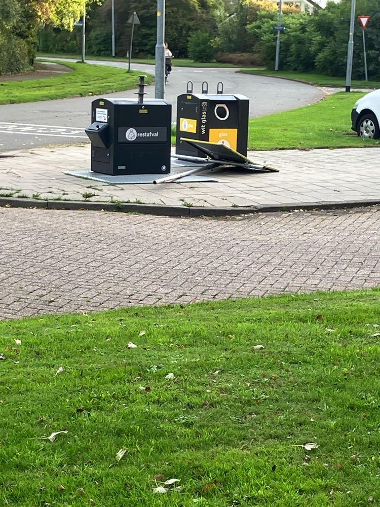 Foto bij melding 5612264 · Straatmeubilair, Verkeersborden etc