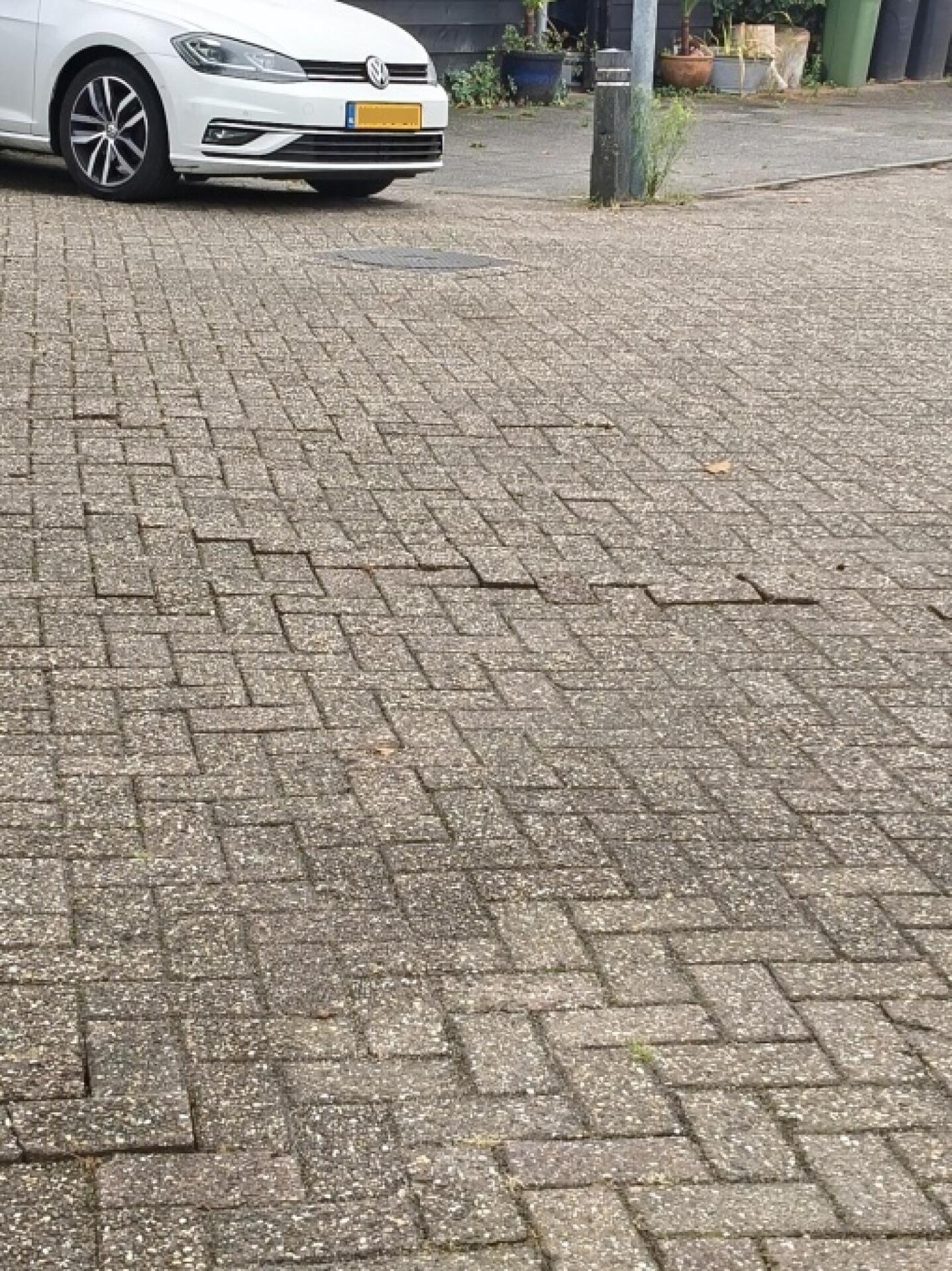 Foto bij melding 5477241 · Wegen, fietspaden, en stoepen