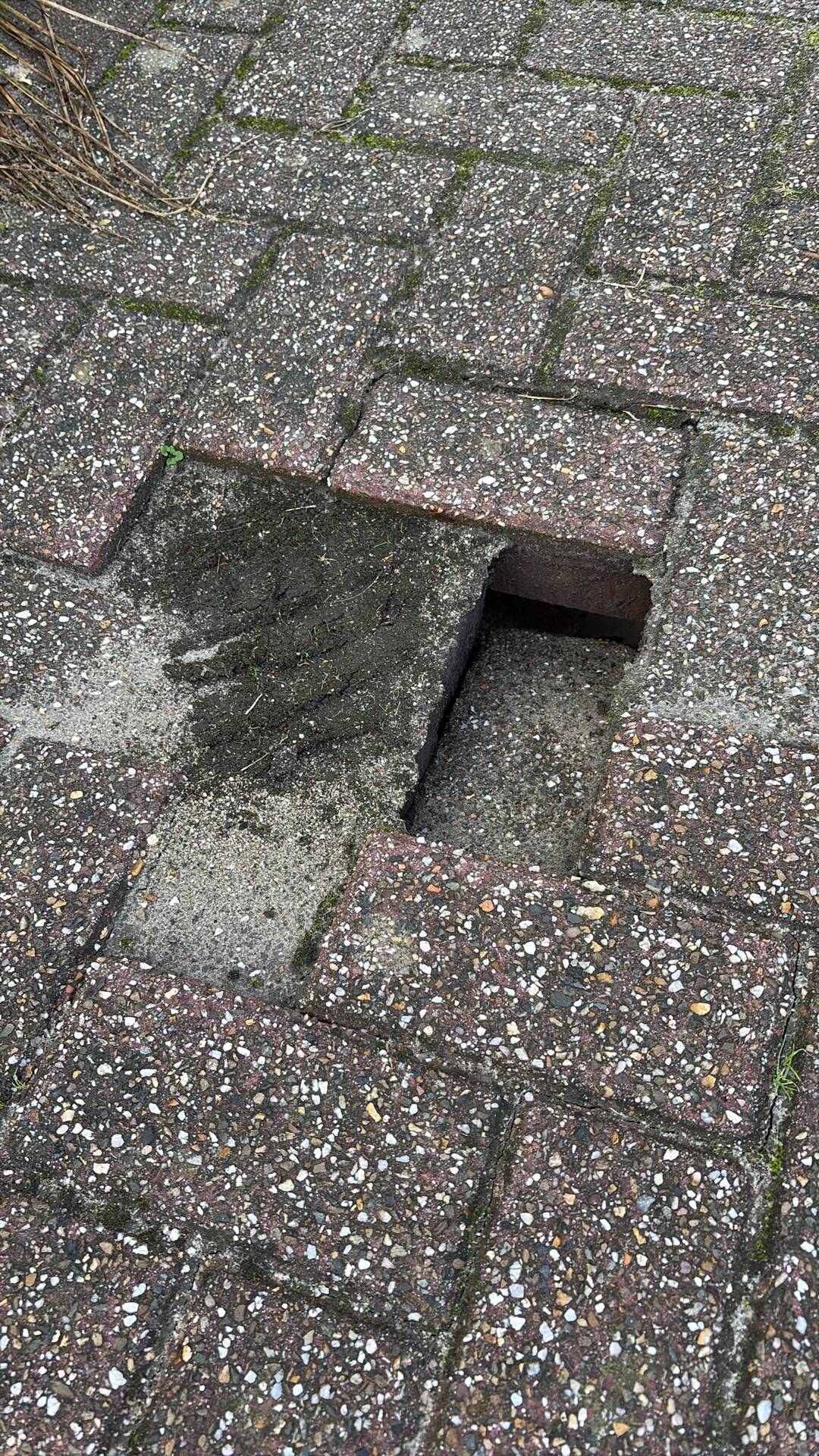 Foto bij melding 5582884 · Wegen, fietspaden, en stoepen
