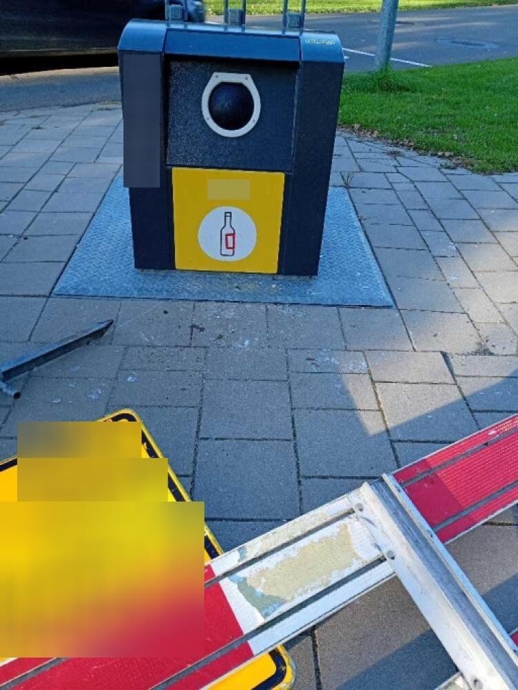 Foto bij melding 5620936 · Straatmeubilair, Verkeersborden etc