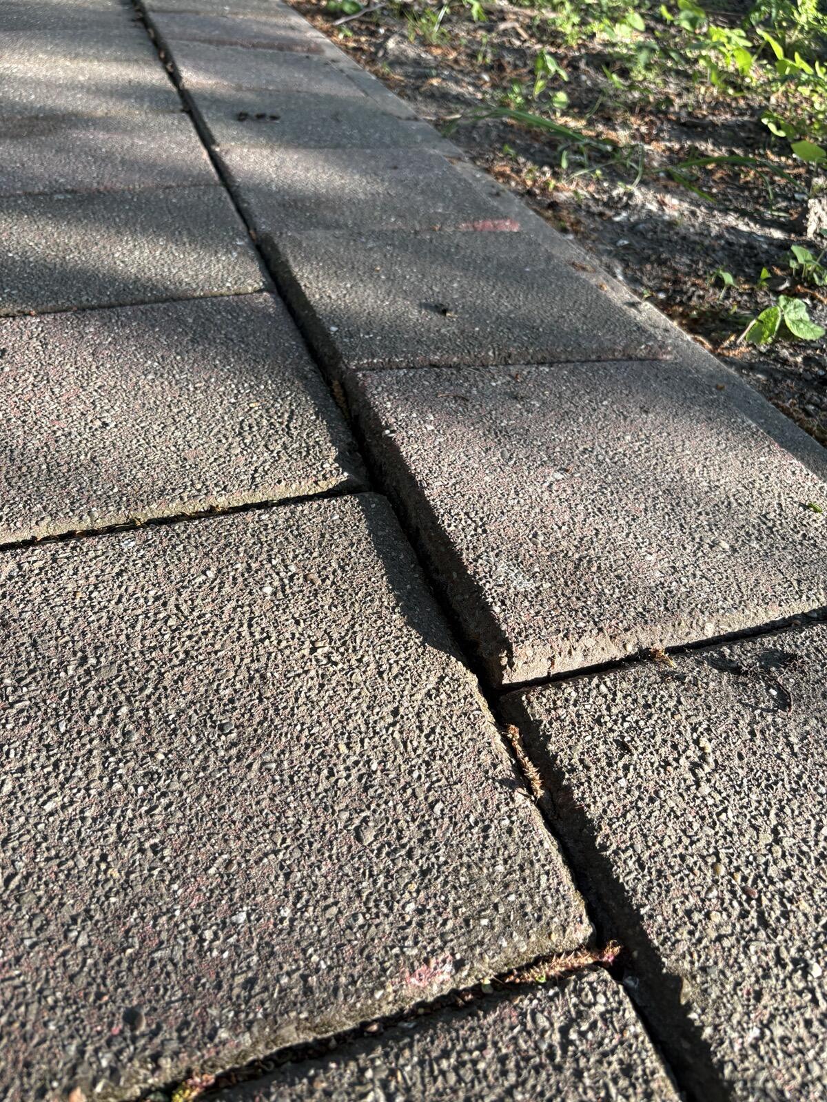 Foto bij melding 5066456 · Wegen, fietspaden, en stoepen