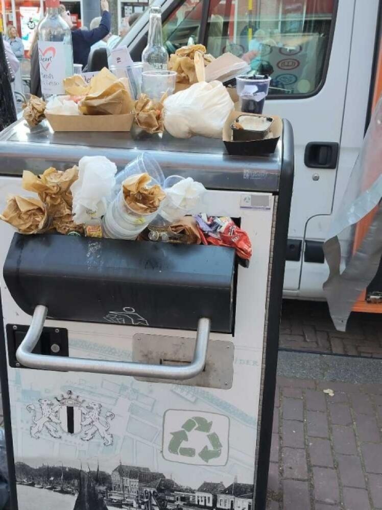 Foto bij melding 5618621 · Afval/Hondenpoep/Ongedierte/Dode dieren
