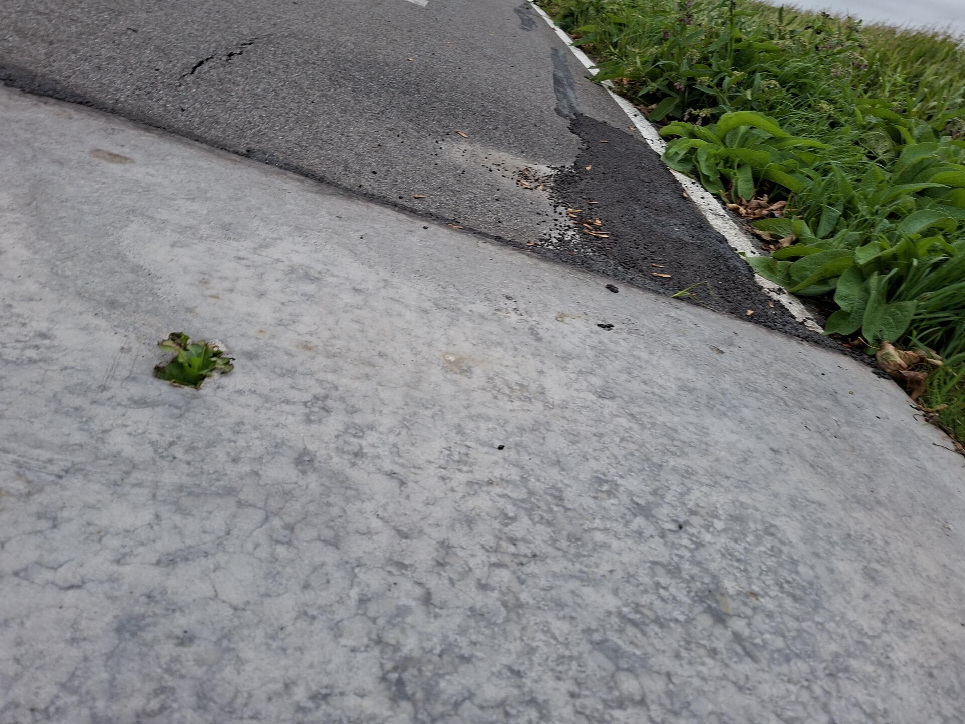 Foto bij melding 5540951 · Wegen, fietspaden, en stoepen