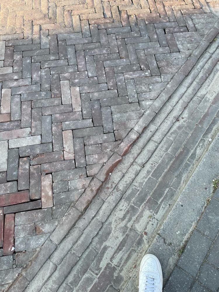 Foto bij melding 5037164 · Wegen, fietspaden, en stoepen