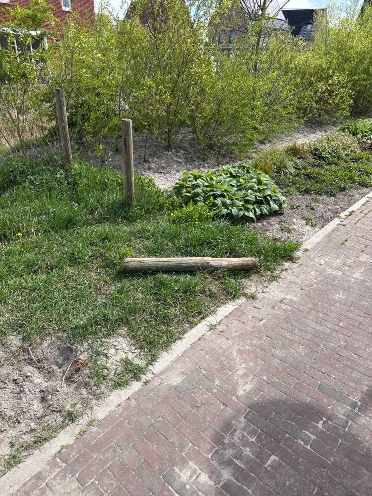 Foto bij melding 5042277 · Straatmeubilair, Verkeersborden etc