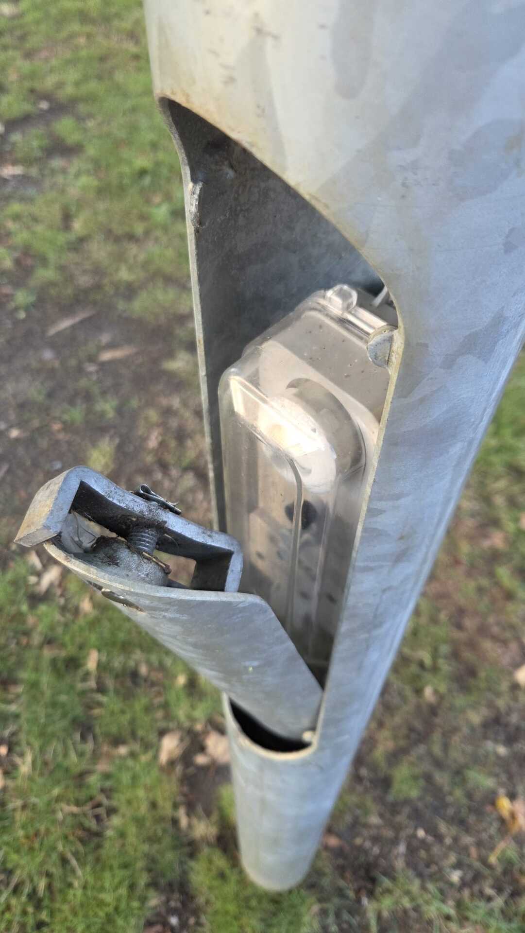 Foto bij melding 5527520 · Straatverlichting