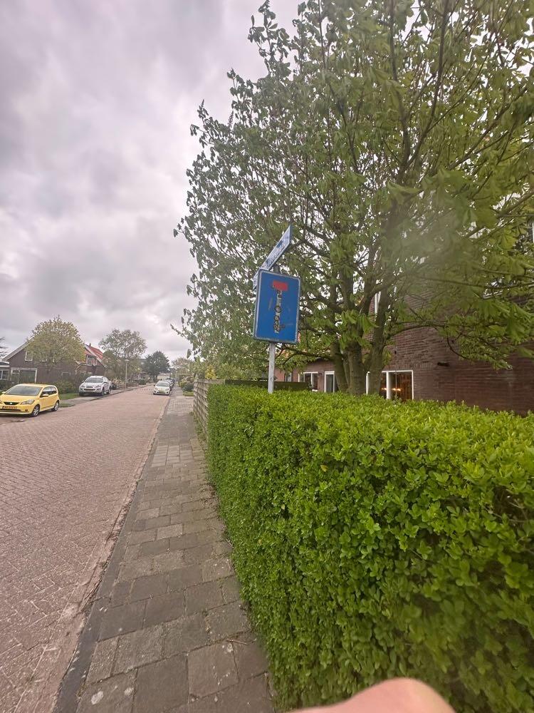 Foto bij melding 5125605 · Straatmeubilair, Verkeersborden etc