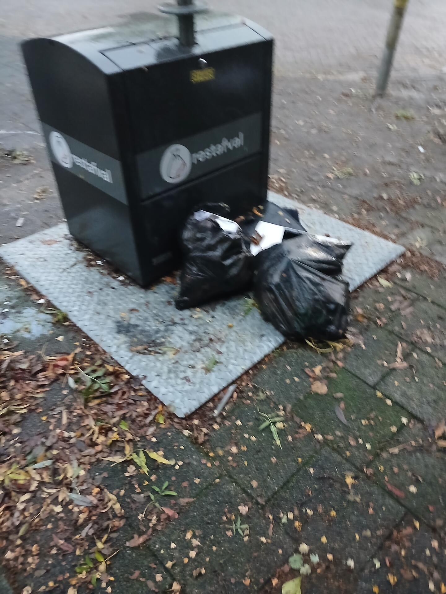 Foto bij melding 5676482 · Afval