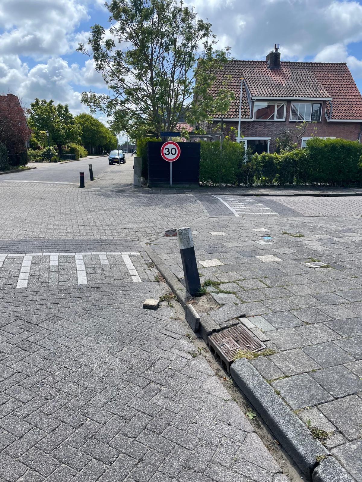 Foto bij melding 5118062 · Straatmeubilair, Verkeersborden etc