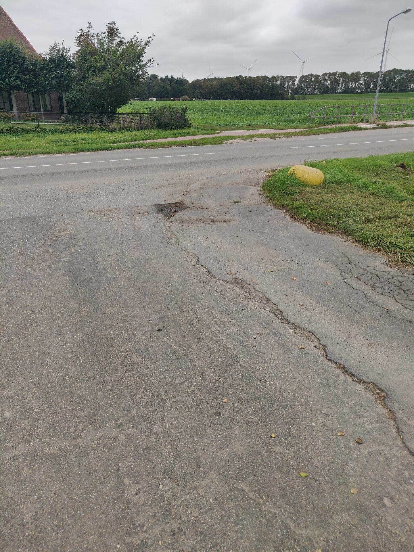 Foto bij melding 5606230 · Wegen, fietspaden, en stoepen