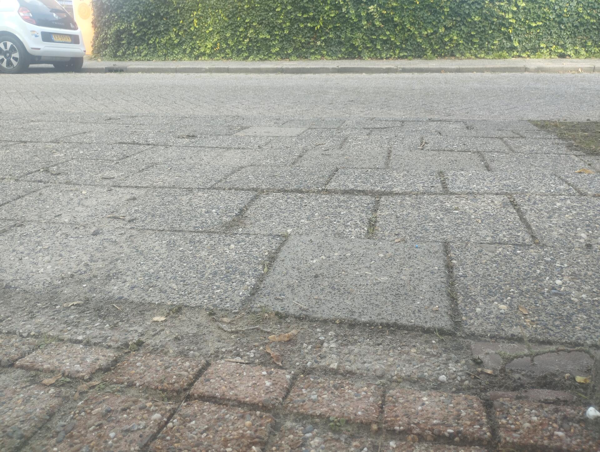 Foto bij melding 5634741 · Wegen, fietspaden, en stoepen