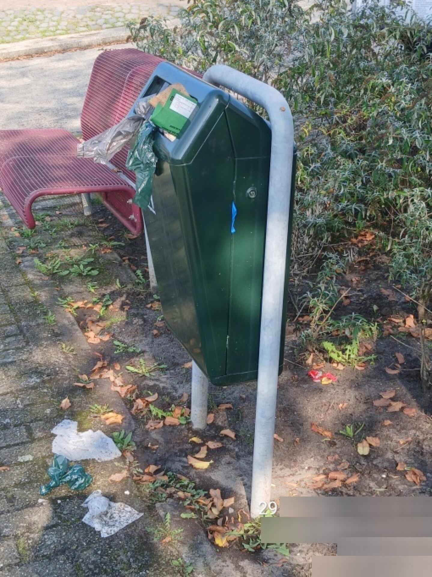 Foto bij melding 5634301 · Afval/Hondenpoep/Ongedierte/Dode dieren