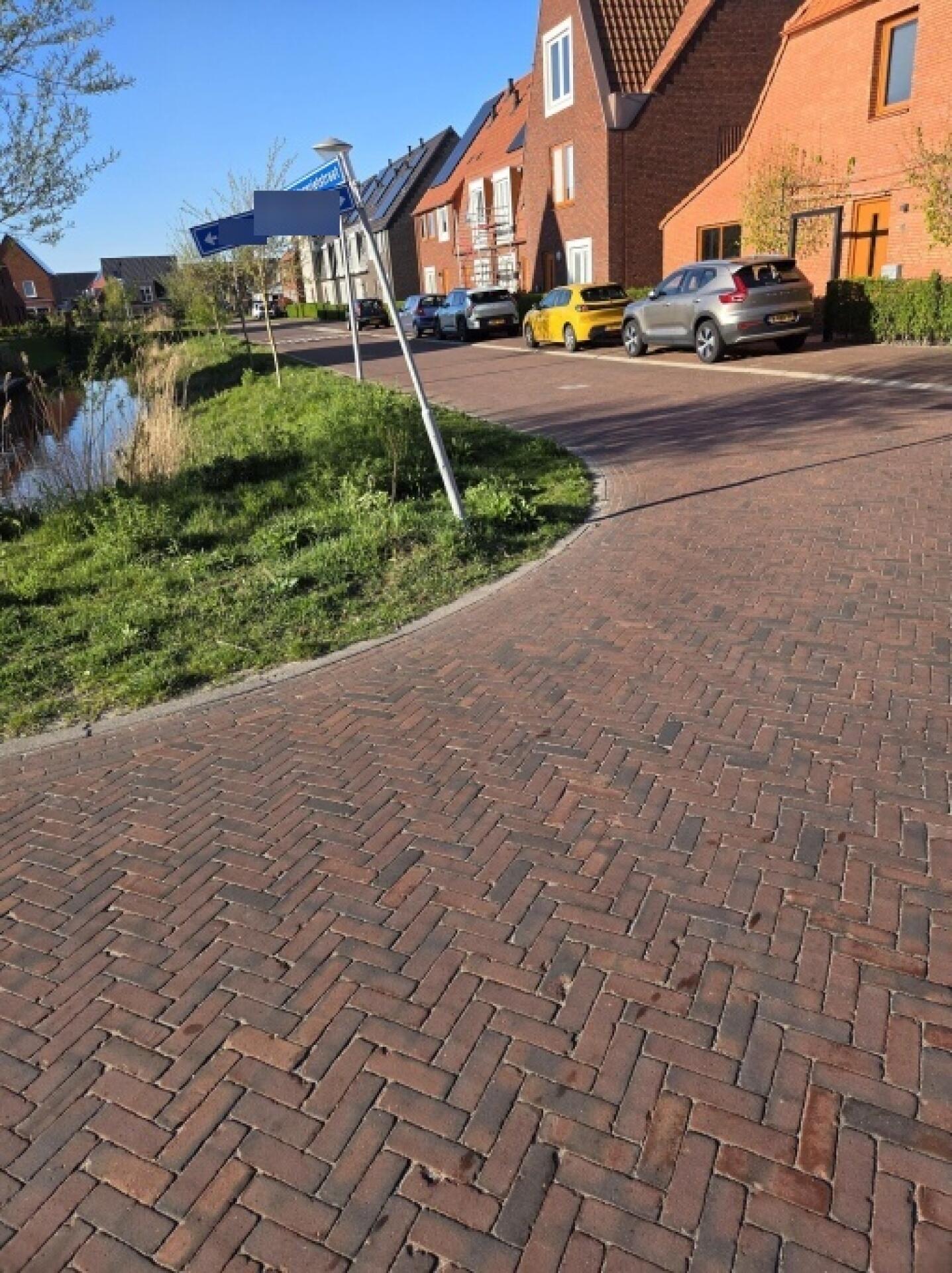 Foto bij melding 5042034 · Straatmeubilair, Verkeersborden etc