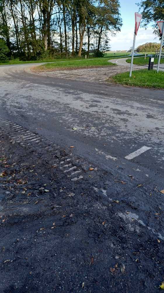 Foto bij melding 5670323 · Wegen, fietspaden, en stoepen