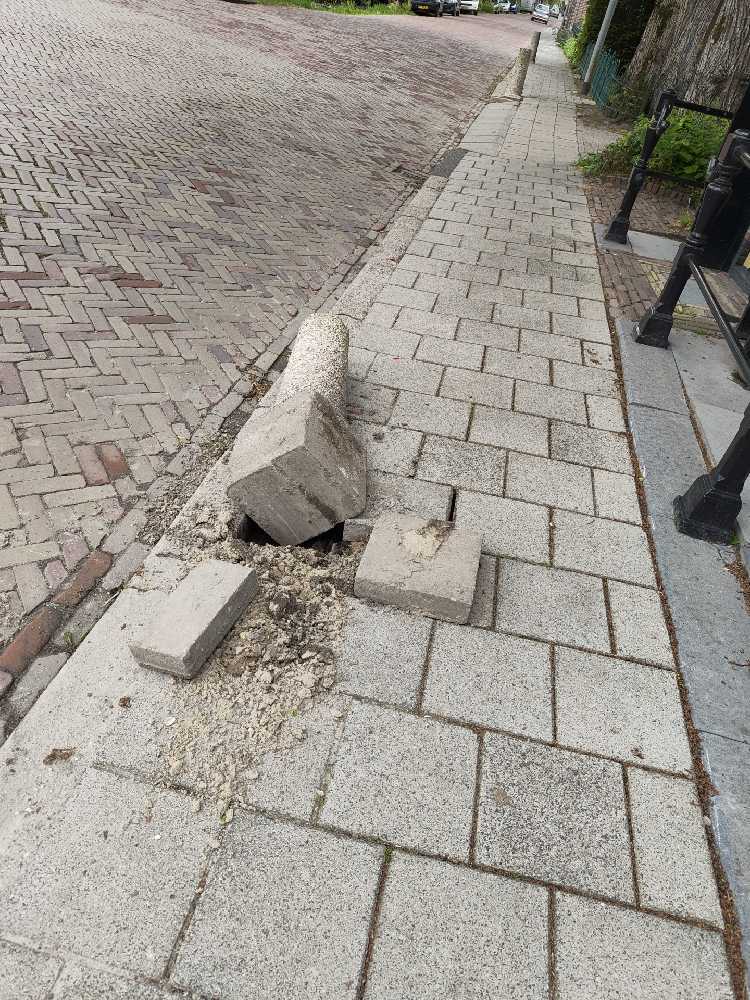 Foto bij melding 5120935 · Speeltoestellen en Straatmeubilair