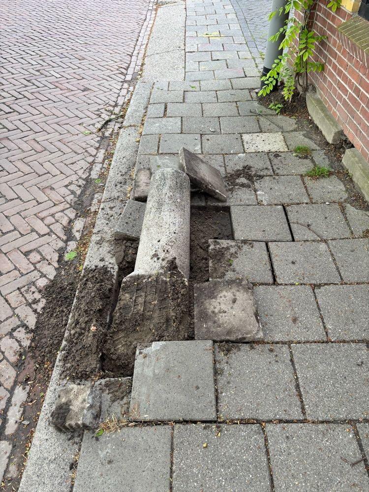 Foto bij melding 5111777 · Speeltoestellen en Straatmeubilair