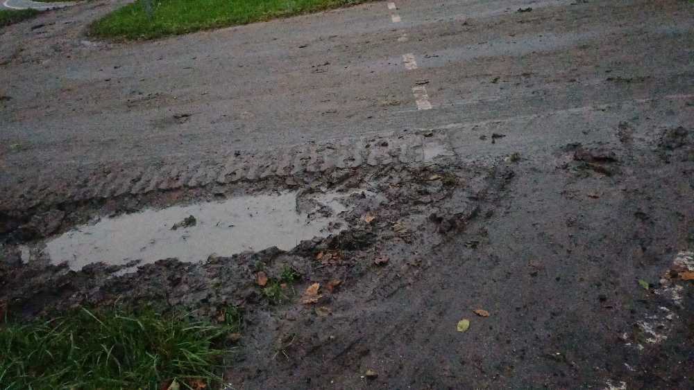 Foto bij melding 5683397 · Wegen, fietspaden, en stoepen