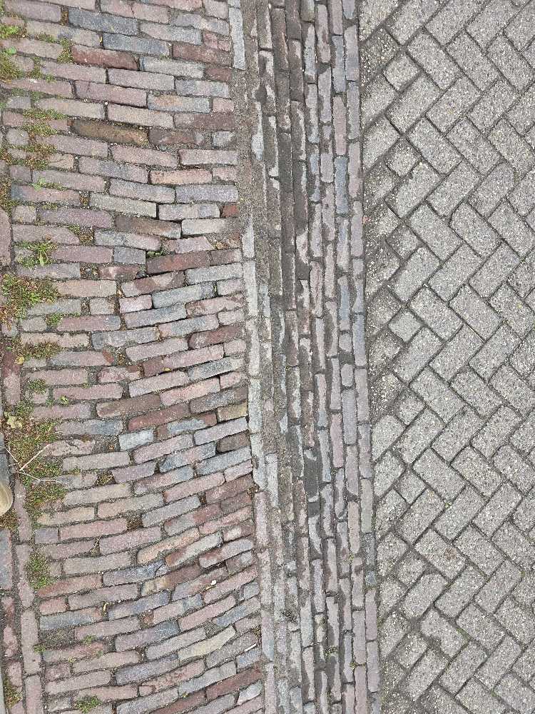 Foto bij melding 5103860 · Wegen, fietspaden, en stoepen