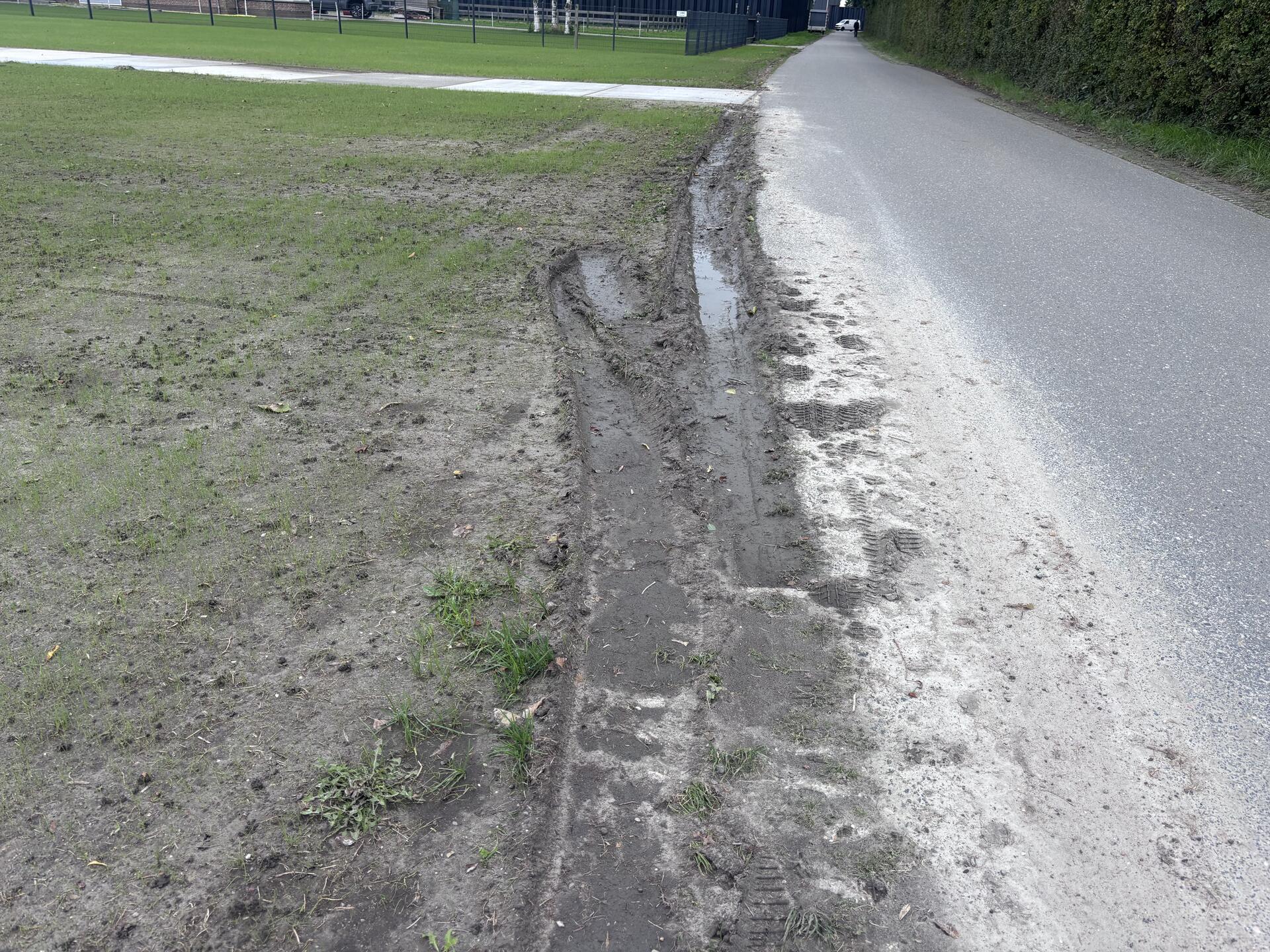 Foto bij melding 5562960 · Wegen, fietspaden, en stoepen